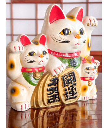 Chats Blancs en Famille - Trois Maneki Neko d'Europe débarque