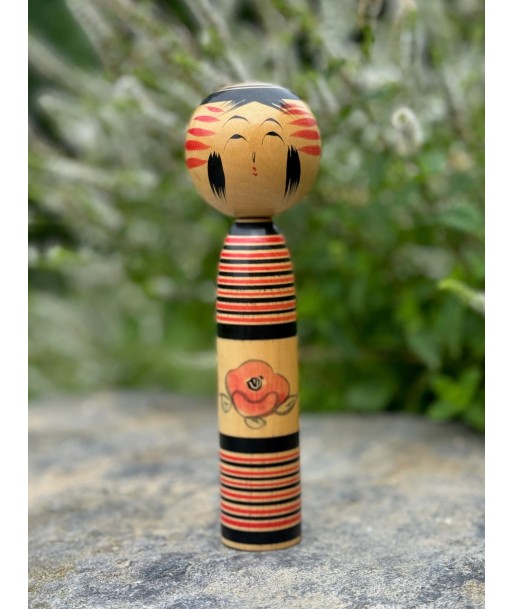 Kokeshi traditionnelle de style tsuchiyu | Fleur de pivoine les ctes