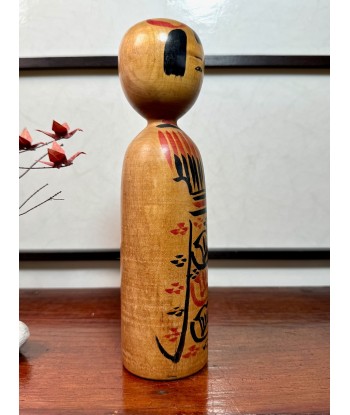 Kokeshi Traditionnelle Kijiyama de Ogura Kyutaro | Kimono fleurs de pivoine ouvre sa boutique