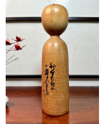 Kokeshi Traditionnelle Kijiyama de Ogura Kyutaro | Kimono fleurs de pivoine ouvre sa boutique