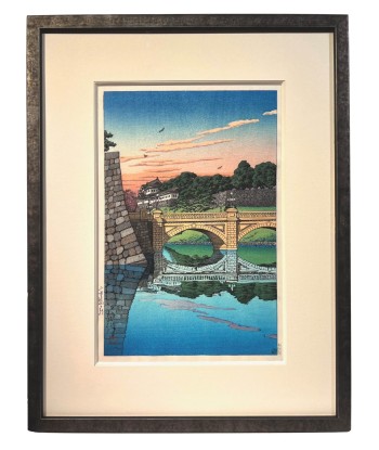 Estampe Japonaise Encadrée de Hasui Kawase | Le Pont Niju au lever du jour les muscles