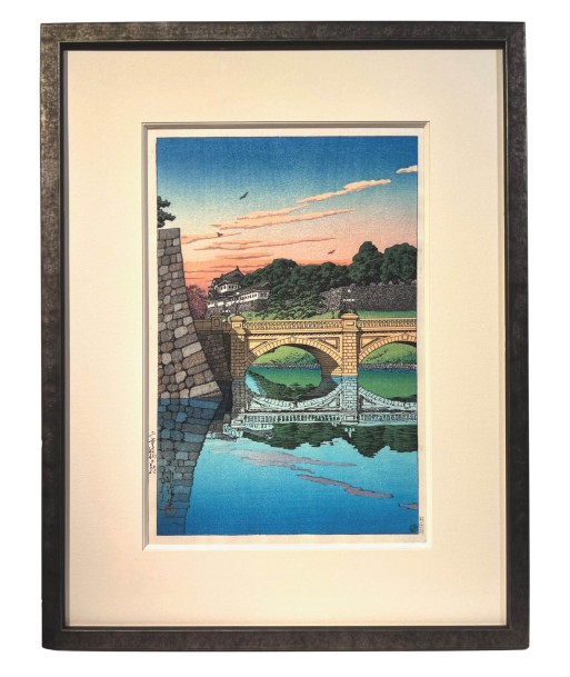 Estampe Japonaise Encadrée de Hasui Kawase | Le Pont Niju au lever du jour les muscles