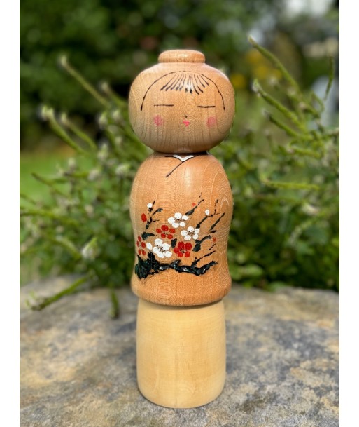 Kokeshi contemporaine de Yuho Ouchi | Fleurs de prunier Jusqu'à 80% De Réduction