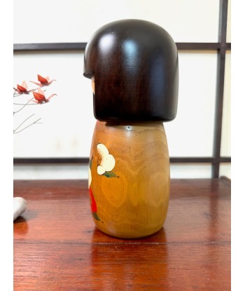 Kokeshi Créative Gumma de Usaburo | Harunouta - jeune fille aux camélias En savoir plus